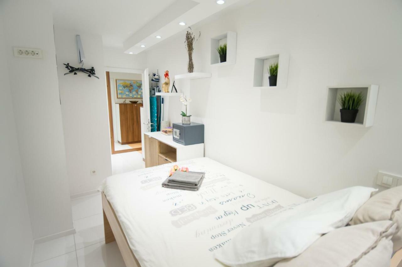 Апартаменты First Floor Flat (Adults Only) Любляна Экстерьер фото